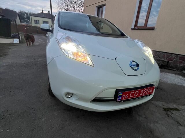 Белый Ниссан Лиф, объемом двигателя 0 л и пробегом 151 тыс. км за 3600 $, фото 1 на Automoto.ua