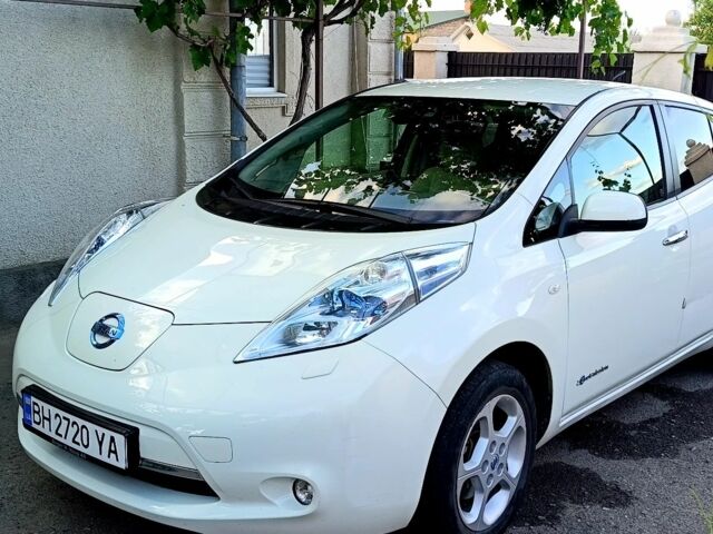 Белый Ниссан Лиф, объемом двигателя 0 л и пробегом 98 тыс. км за 4999 $, фото 1 на Automoto.ua