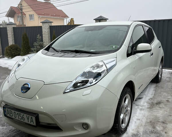 Белый Ниссан Лиф, объемом двигателя 0 л и пробегом 80 тыс. км за 6000 $, фото 1 на Automoto.ua