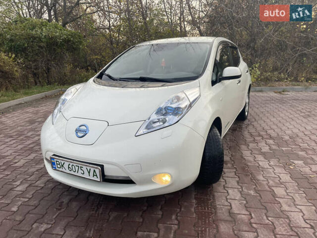 Білий Ніссан Ліф, об'ємом двигуна 0 л та пробігом 162 тис. км за 4000 $, фото 1 на Automoto.ua