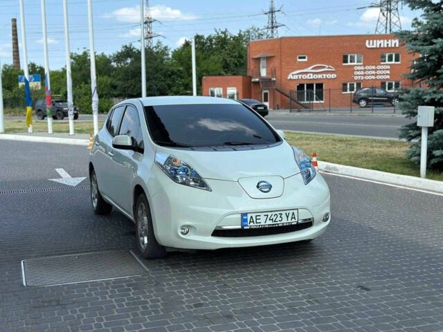 Белый Ниссан Лиф, объемом двигателя 0 л и пробегом 130 тыс. км за 5500 $, фото 1 на Automoto.ua