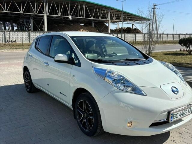 Білий Ніссан Ліф, об'ємом двигуна 0 л та пробігом 98 тис. км за 6000 $, фото 1 на Automoto.ua