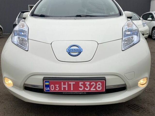 Белый Ниссан Лиф, объемом двигателя 0 л и пробегом 105 тыс. км за 4900 $, фото 1 на Automoto.ua