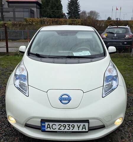 Белый Ниссан Лиф, объемом двигателя 0 л и пробегом 125 тыс. км за 5200 $, фото 1 на Automoto.ua