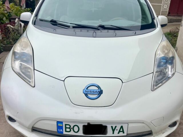 Белый Ниссан Лиф, объемом двигателя 0 л и пробегом 300 тыс. км за 4950 $, фото 1 на Automoto.ua