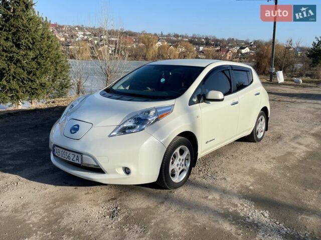 Білий Ніссан Ліф, об'ємом двигуна 0 л та пробігом 183 тис. км за 4200 $, фото 1 на Automoto.ua