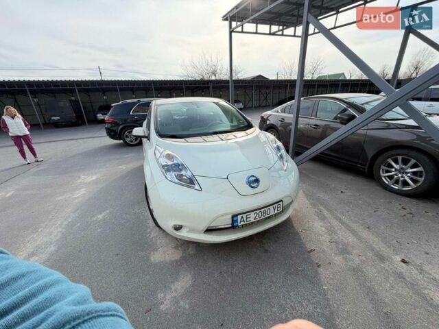 Белый Ниссан Лиф, объемом двигателя 0 л и пробегом 43 тыс. км за 6300 $, фото 1 на Automoto.ua