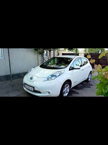 Белый Ниссан Лиф, объемом двигателя 0 л и пробегом 98 тыс. км за 5850 $, фото 1 на Automoto.ua