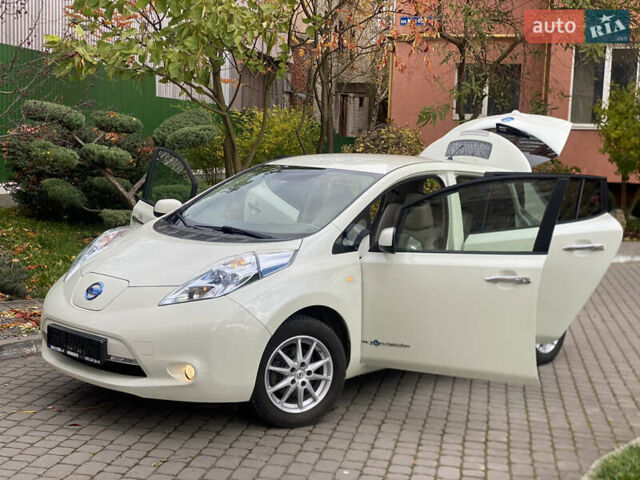 Білий Ніссан Ліф, об'ємом двигуна 0 л та пробігом 81 тис. км за 4600 $, фото 1 на Automoto.ua