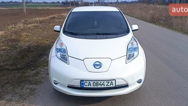 Белый Ниссан Лиф, объемом двигателя 0 л и пробегом 185 тыс. км за 6200 $, фото 1 на Automoto.ua