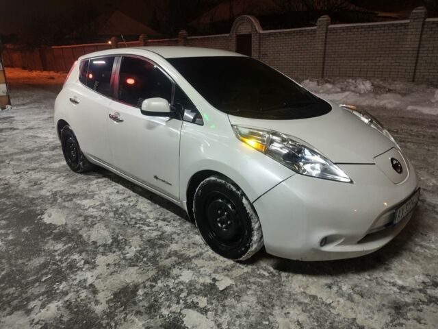 Білий Ніссан Ліф, об'ємом двигуна 0 л та пробігом 117 тис. км за 4300 $, фото 1 на Automoto.ua