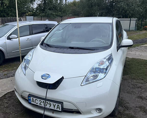 Белый Ниссан Лиф, объемом двигателя 0 л и пробегом 155 тыс. км за 4800 $, фото 1 на Automoto.ua