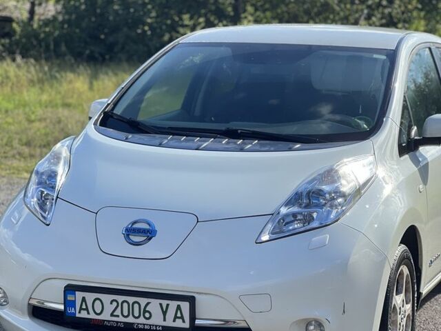 Белый Ниссан Лиф, объемом двигателя 0 л и пробегом 123 тыс. км за 7000 $, фото 1 на Automoto.ua