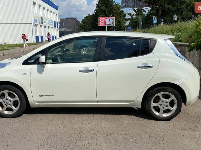 Білий Ніссан Ліф, об'ємом двигуна 0 л та пробігом 131 тис. км за 5450 $, фото 1 на Automoto.ua