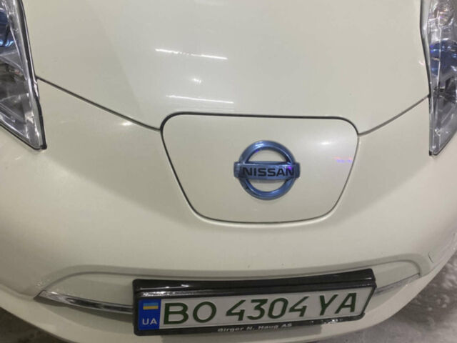 Білий Ніссан Ліф, об'ємом двигуна 0 л та пробігом 87 тис. км за 6500 $, фото 1 на Automoto.ua
