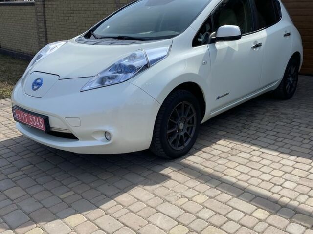 Белый Ниссан Лиф, объемом двигателя 0 л и пробегом 123 тыс. км за 5200 $, фото 1 на Automoto.ua