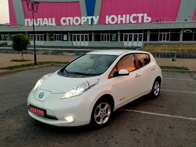 Белый Ниссан Лиф, объемом двигателя 0 л и пробегом 142 тыс. км за 5100 $, фото 1 на Automoto.ua