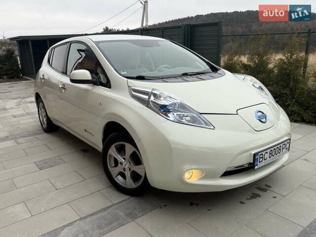 Белый Ниссан Лиф, объемом двигателя 0 л и пробегом 112 тыс. км за 5100 $, фото 1 на Automoto.ua
