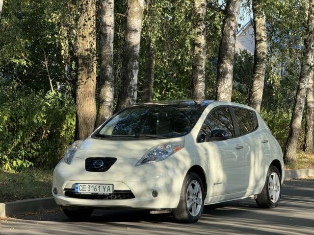 Белый Ниссан Лиф, объемом двигателя 0 л и пробегом 130 тыс. км за 5000 $, фото 1 на Automoto.ua