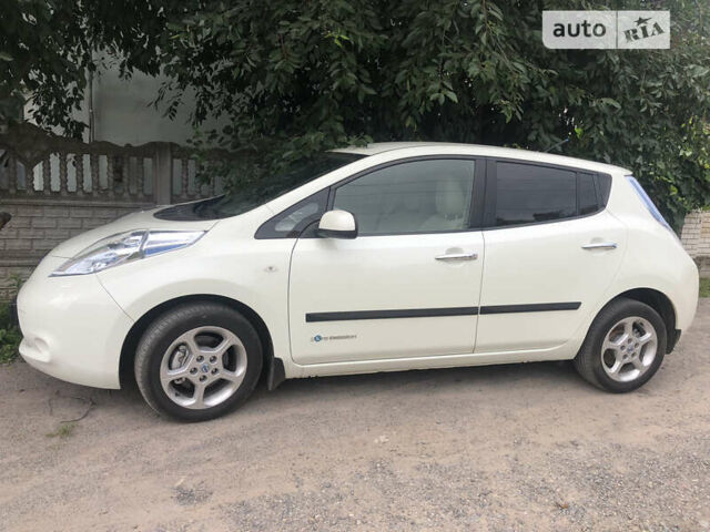 Белый Ниссан Лиф, объемом двигателя 0 л и пробегом 133 тыс. км за 7500 $, фото 1 на Automoto.ua