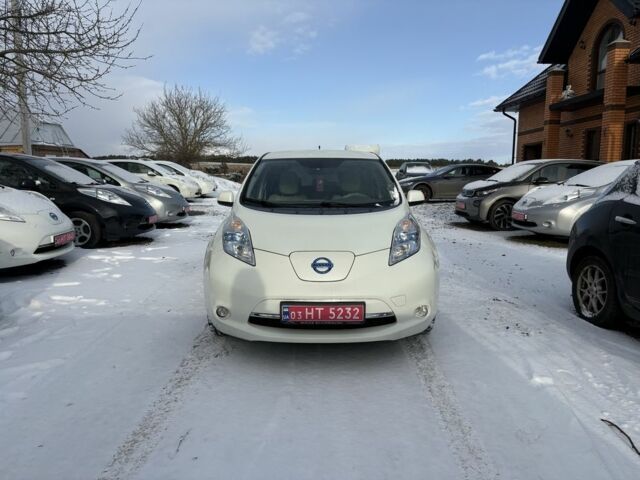 Білий Ніссан Ліф, об'ємом двигуна 0 л та пробігом 106 тис. км за 4000 $, фото 1 на Automoto.ua