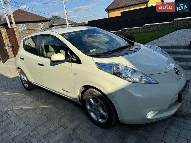 Білий Ніссан Ліф, об'ємом двигуна 0 л та пробігом 78 тис. км за 6500 $, фото 1 на Automoto.ua