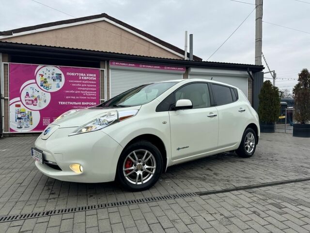 Белый Ниссан Лиф, объемом двигателя 0 л и пробегом 147 тыс. км за 4950 $, фото 1 на Automoto.ua