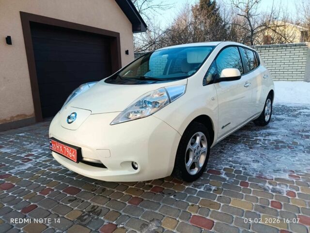 Белый Ниссан Лиф, объемом двигателя 0 л и пробегом 98 тыс. км за 3999 $, фото 1 на Automoto.ua