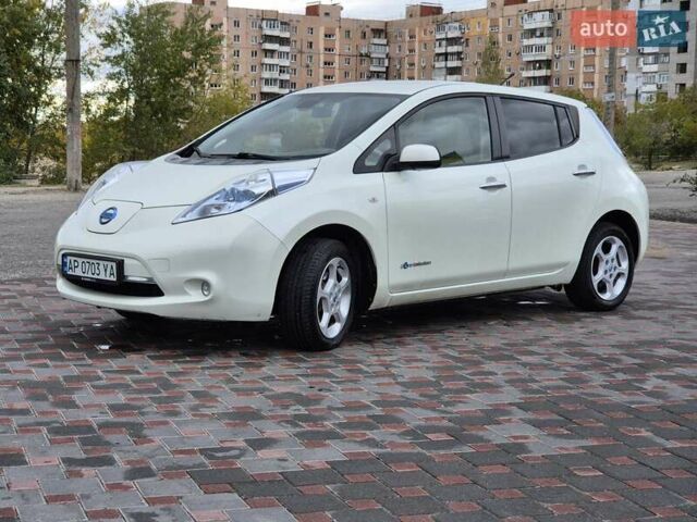 Белый Ниссан Лиф, объемом двигателя 0 л и пробегом 105 тыс. км за 7000 $, фото 1 на Automoto.ua
