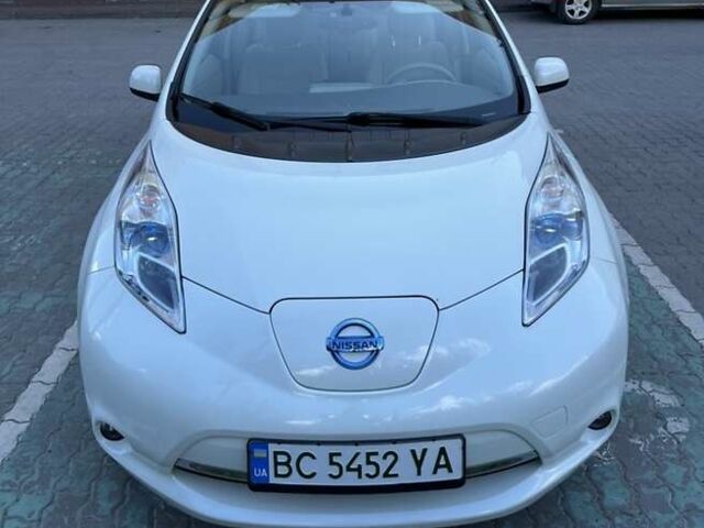 Белый Ниссан Лиф, объемом двигателя 0 л и пробегом 105 тыс. км за 5799 $, фото 1 на Automoto.ua