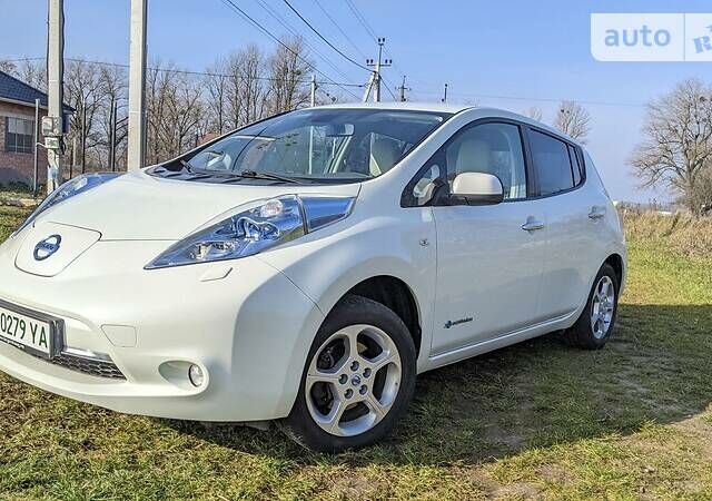 Белый Ниссан Лиф, объемом двигателя 0 л и пробегом 125 тыс. км за 5499 $, фото 1 на Automoto.ua