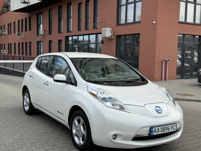 Білий Ніссан Ліф, об'ємом двигуна 0 л та пробігом 120 тис. км за 5950 $, фото 1 на Automoto.ua