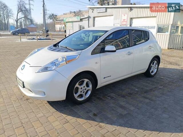 Белый Ниссан Лиф, объемом двигателя 0 л и пробегом 190 тыс. км за 5750 $, фото 1 на Automoto.ua