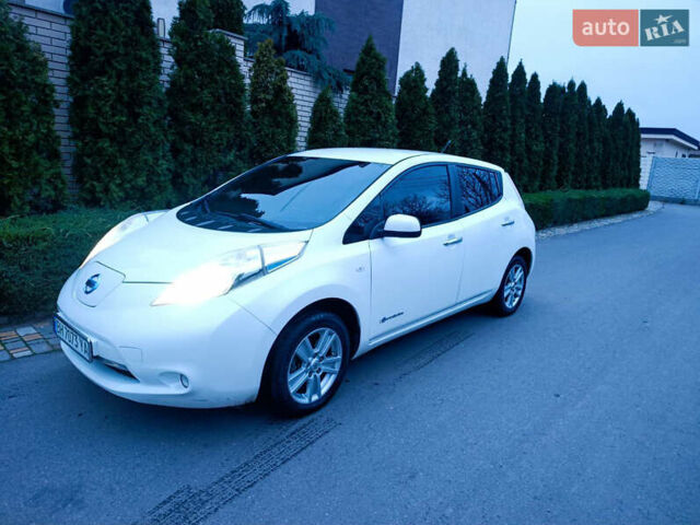 Белый Ниссан Лиф, объемом двигателя 0 л и пробегом 164 тыс. км за 6500 $, фото 1 на Automoto.ua