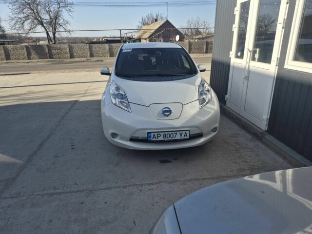 Білий Ніссан Ліф, об'ємом двигуна 0 л та пробігом 130 тис. км за 6700 $, фото 1 на Automoto.ua