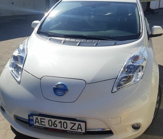 Белый Ниссан Лиф, объемом двигателя 0 л и пробегом 154 тыс. км за 5900 $, фото 1 на Automoto.ua