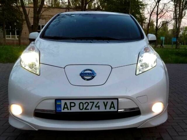 Белый Ниссан Лиф, объемом двигателя 0 л и пробегом 90 тыс. км за 6999 $, фото 1 на Automoto.ua