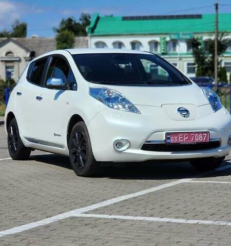 Белый Ниссан Лиф, объемом двигателя 0 л и пробегом 137 тыс. км за 6500 $, фото 1 на Automoto.ua