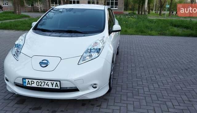 Белый Ниссан Лиф, объемом двигателя 0 л и пробегом 115 тыс. км за 6500 $, фото 1 на Automoto.ua