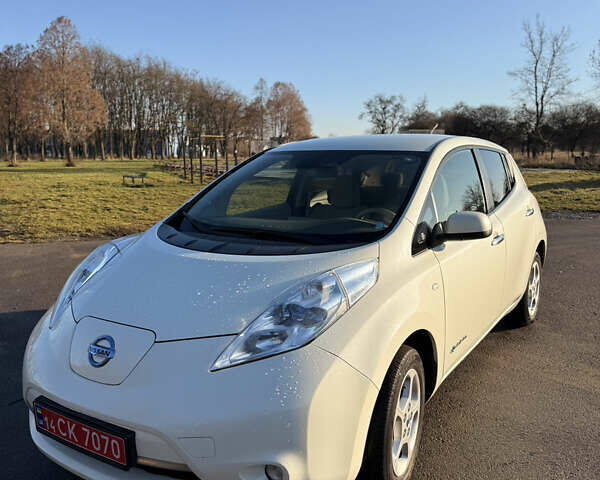 Белый Ниссан Лиф, объемом двигателя 0 л и пробегом 123 тыс. км за 5600 $, фото 1 на Automoto.ua