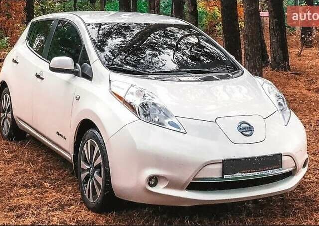 Белый Ниссан Лиф, объемом двигателя 0 л и пробегом 112 тыс. км за 8999 $, фото 1 на Automoto.ua