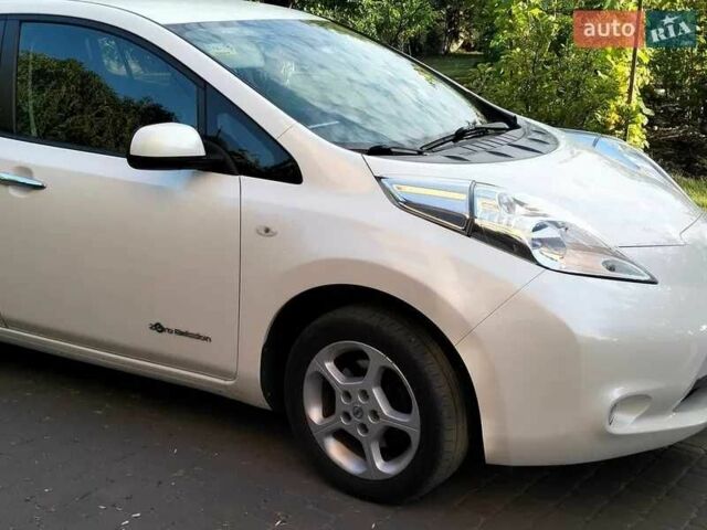Белый Ниссан Лиф, объемом двигателя 0 л и пробегом 170 тыс. км за 7500 $, фото 1 на Automoto.ua