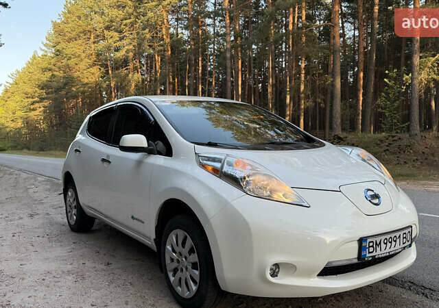Білий Ніссан Ліф, об'ємом двигуна 0 л та пробігом 108 тис. км за 7400 $, фото 1 на Automoto.ua