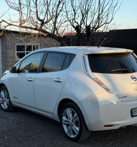 Белый Ниссан Лиф, объемом двигателя 0 л и пробегом 158 тыс. км за 5700 $, фото 1 на Automoto.ua