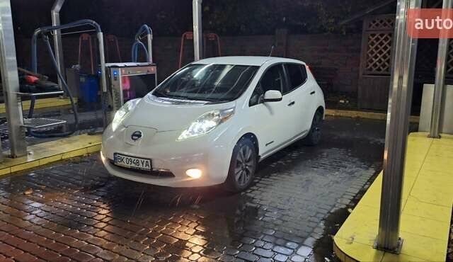 Білий Ніссан Ліф, об'ємом двигуна 0 л та пробігом 217 тис. км за 10500 $, фото 1 на Automoto.ua