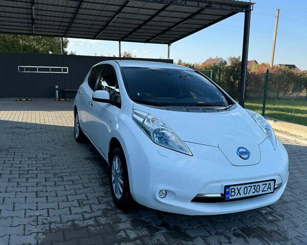 Белый Ниссан Лиф, объемом двигателя 0 л и пробегом 240 тыс. км за 5500 $, фото 1 на Automoto.ua