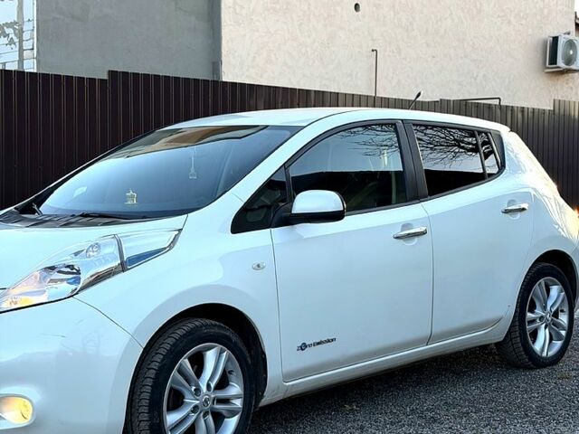 Белый Ниссан Лиф, объемом двигателя 60 л и пробегом 158 тыс. км за 5700 $, фото 1 на Automoto.ua