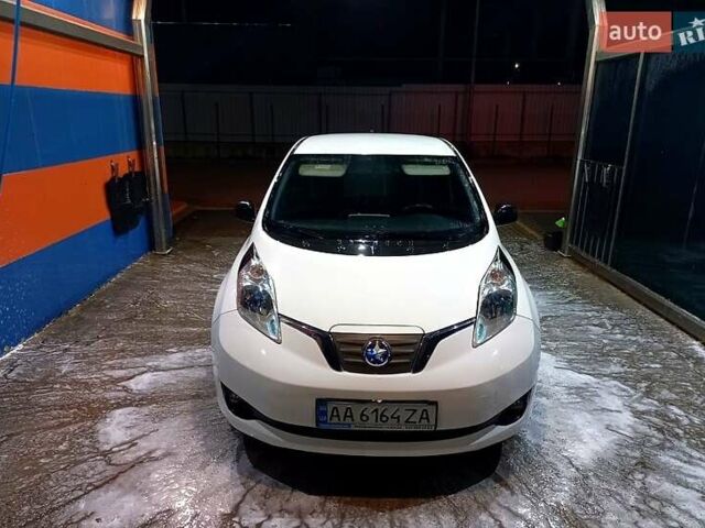 Белый Ниссан Лиф, объемом двигателя 0 л и пробегом 213 тыс. км за 5500 $, фото 1 на Automoto.ua