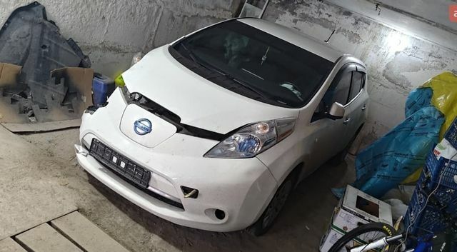 Белый Ниссан Лиф, объемом двигателя 0 л и пробегом 150 тыс. км за 4000 $, фото 1 на Automoto.ua