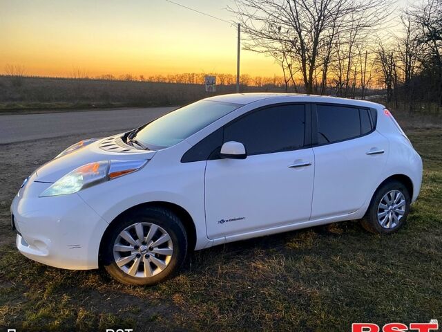 Белый Ниссан Лиф, объемом двигателя 0 л и пробегом 170 тыс. км за 5300 $, фото 1 на Automoto.ua